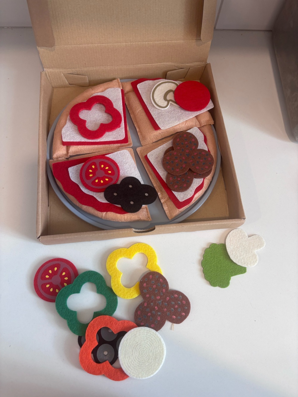 Melissa & Doug Felt Play Food- Pizza set